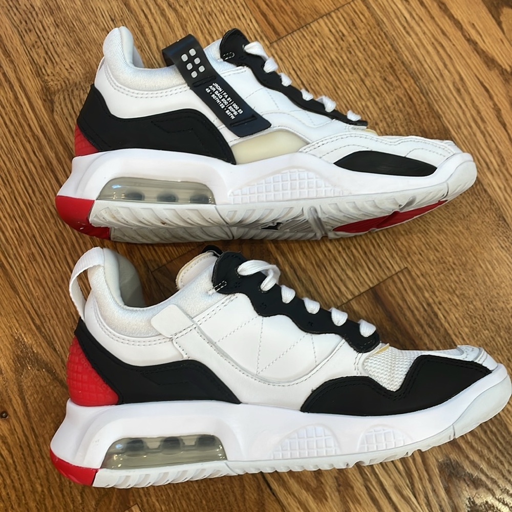Jordan MA2 White/University Red/Black Trainer Sneakers. Size 8. - Picture 5 of 16